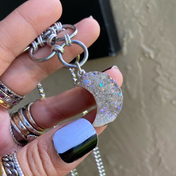 Maille stainless steel necklace with rainbow iridescent druzy quartz moon charm - Picture 7 of 12